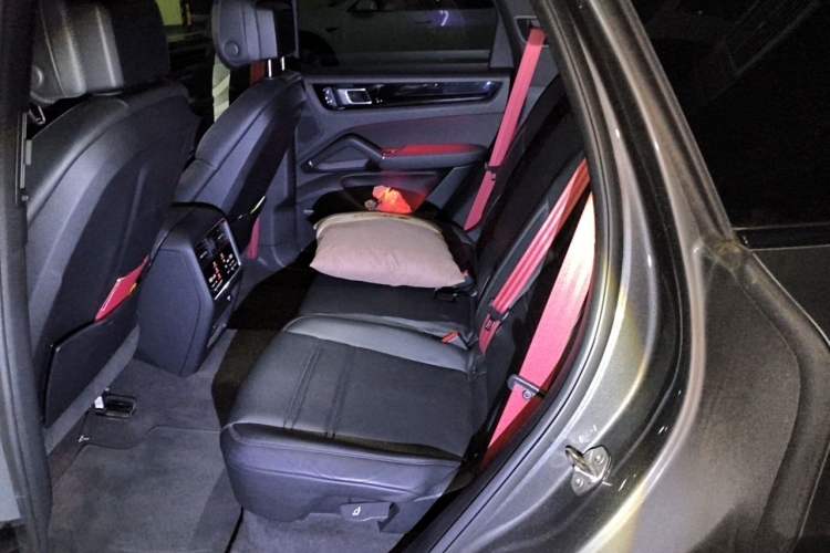 Used Porsche Cayenne E-Hybrid 2021 Cayenne E-Hybrid 2.0T Left Rear Seat