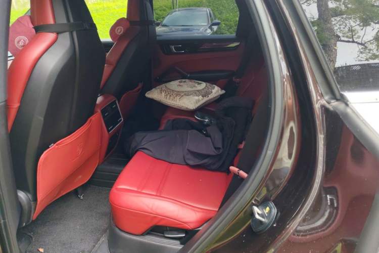Used Porsche Cayenne E-Hybrid 2021 Cayenne E-Hybrid 2.0T Left Rear Seat