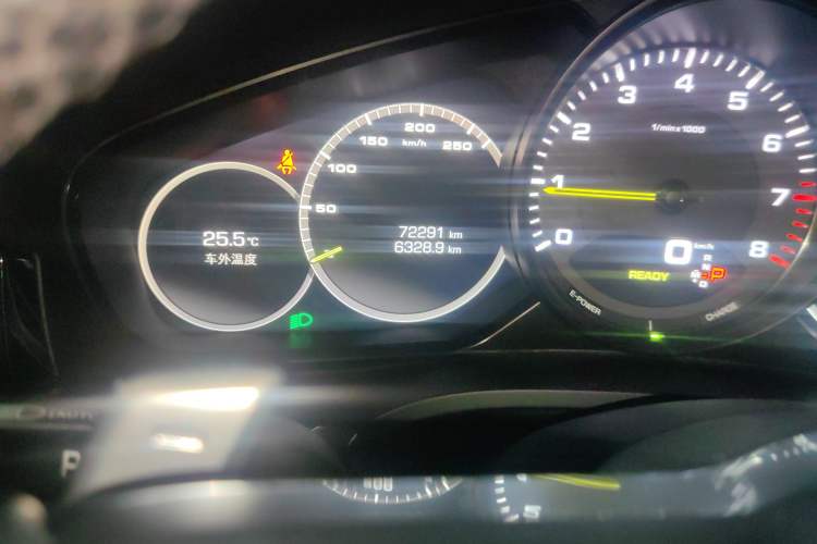 Used Porsche Cayenne E-Hybrid 2021 Cayenne E-Hybrid 2.0T Odometer Close Up