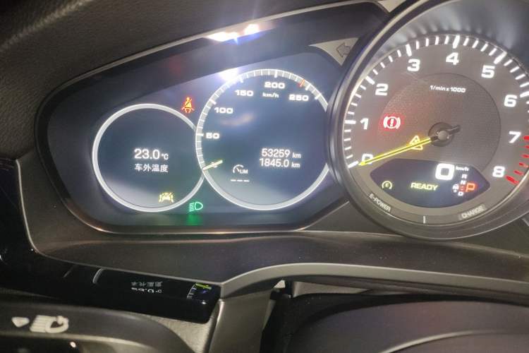 Used Porsche Cayenne E-Hybrid 2021 Cayenne E-Hybrid 2.0T Odometer Close Up