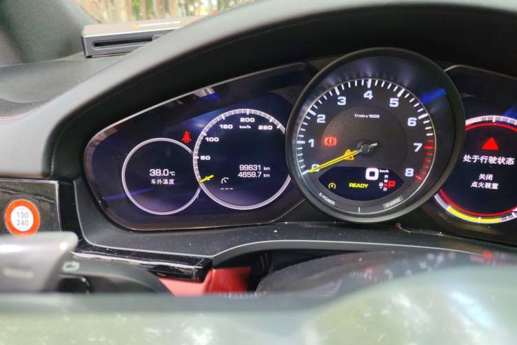 Used Porsche Cayenne E-Hybrid 2021 Cayenne E-Hybrid 2.0T Odometer Close Up