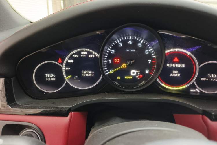 Used Porsche Cayenne E-Hybrid 2021 Cayenne E-Hybrid 2.0T Odometer Close Up