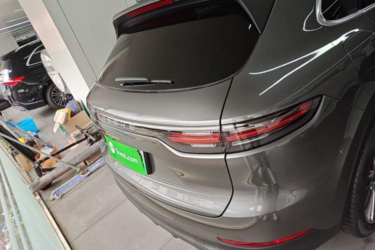 Used Porsche Cayenne E-Hybrid 2021 Cayenne E-Hybrid 2.0T Rear