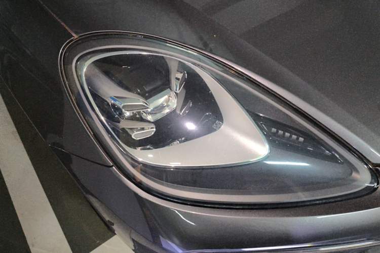 Used Porsche Cayenne E-Hybrid 2021 Cayenne E-Hybrid 2.0T Right Front Headlight