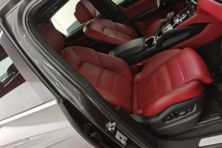 Used Porsche Cayenne E-Hybrid 2021 Cayenne E-Hybrid 2.0T Right Front Seat