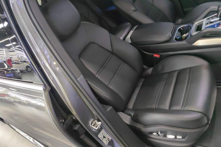 Used Porsche Cayenne E-Hybrid 2021 Cayenne E-Hybrid 2.0T Right Front Seat