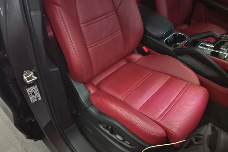 Used Porsche Cayenne E-Hybrid 2021 Cayenne E-Hybrid 2.0T Right Front Seat