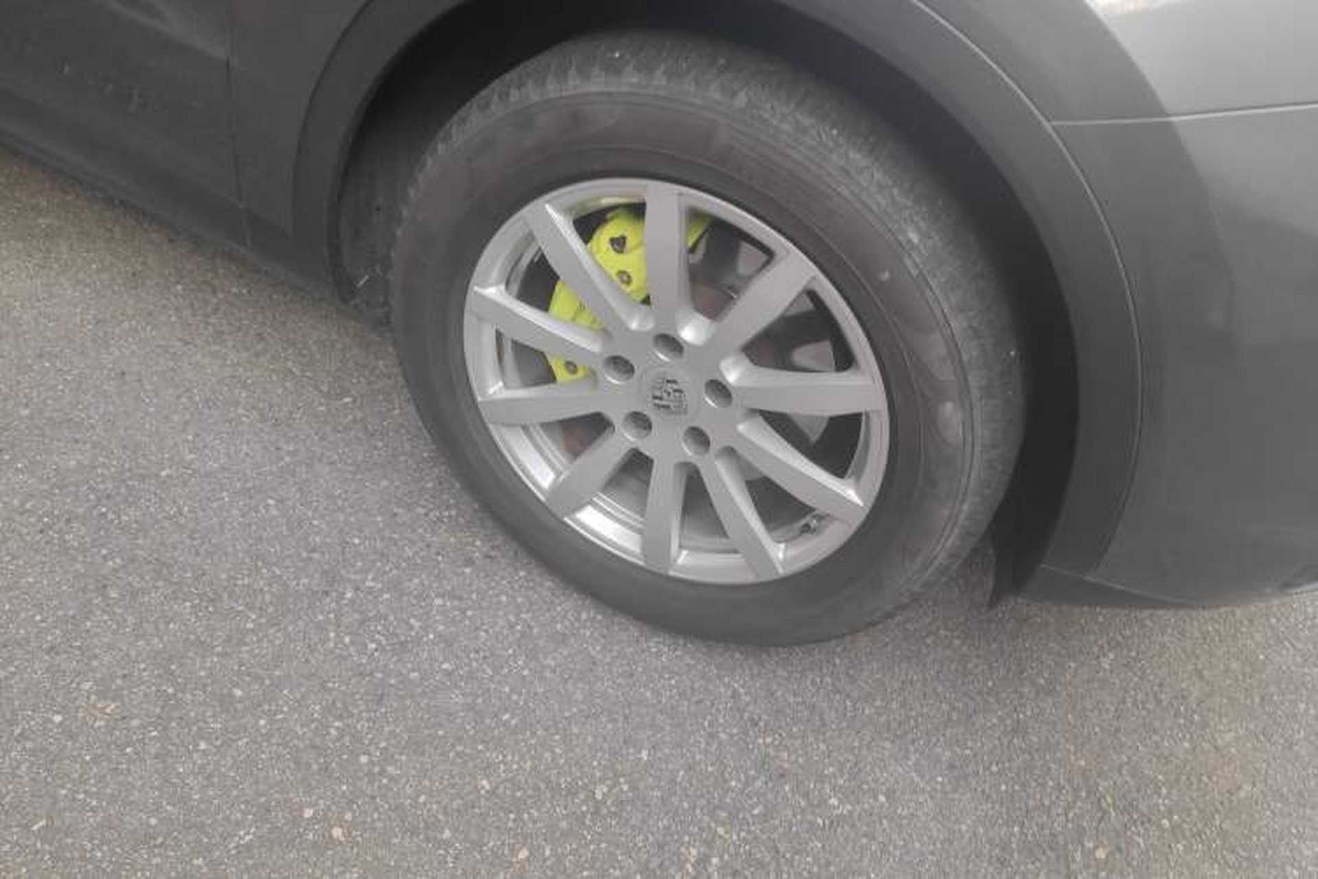 Used Porsche Cayenne E-Hybrid 2021 Cayenne E-Hybrid 2.0T Right Front Wheel Hub