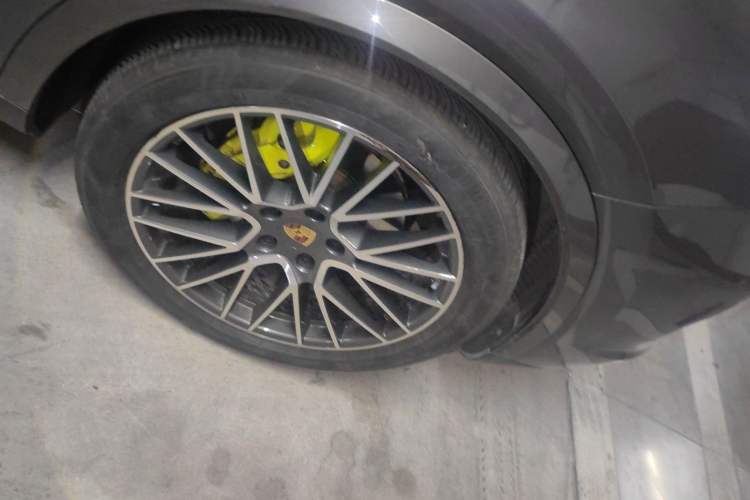 Used Porsche Cayenne E-Hybrid 2021 Cayenne E-Hybrid 2.0T Right Front Wheel Hub