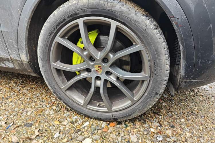 Used Porsche Cayenne E-Hybrid 2021 Cayenne E-Hybrid 2.0T Right Front Wheel Hub