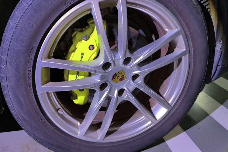 Used Porsche Cayenne E-Hybrid 2021 Cayenne E-Hybrid 2.0T Right Front Wheel Hub