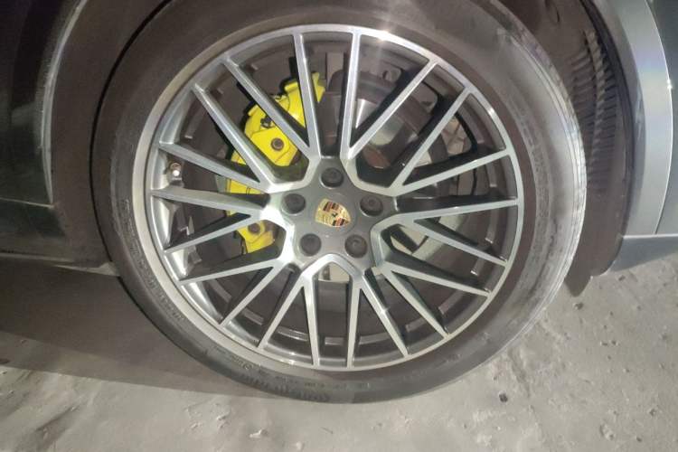 Used Porsche Cayenne E-Hybrid 2021 Cayenne E-Hybrid 2.0T Right Front Wheel Hub