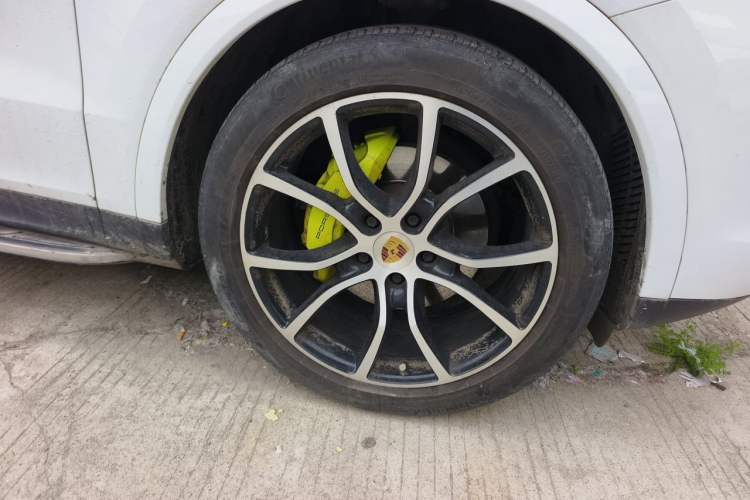 Used Porsche Cayenne E-Hybrid 2021 Cayenne E-Hybrid 2.0T Right Front Wheel Hub