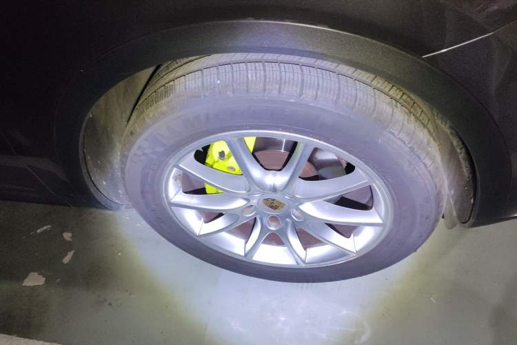 Used Porsche Cayenne E-Hybrid 2021 Cayenne E-Hybrid 2.0T Right Front Wheel Hub