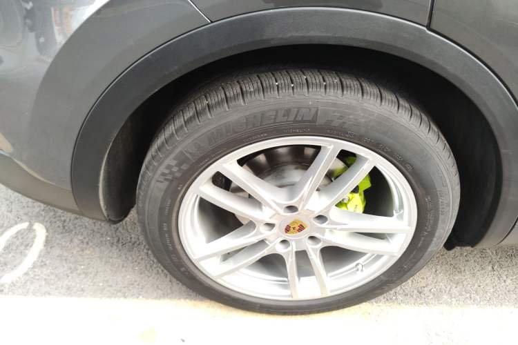 Used Porsche Cayenne E-Hybrid 2021 Cayenne E-Hybrid Coupé 2.0T Right Rear Wheel Hub