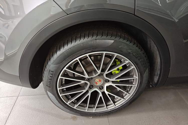 Used Porsche Cayenne E-Hybrid 2021 Cayenne E-Hybrid 2.0T Right Rear Wheel Hub