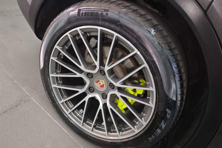 Used Porsche Cayenne E-Hybrid 2021 Cayenne E-Hybrid 2.0T Right Rear Wheel Hub
