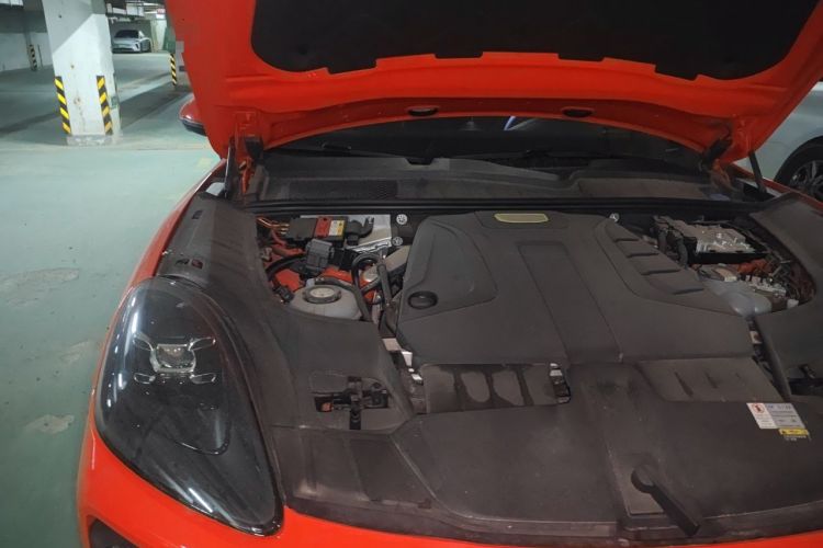 Used Porsche Cayenne E-Hybrid 2021 Cayenne E-Hybrid 2.0T Engine Bay Right