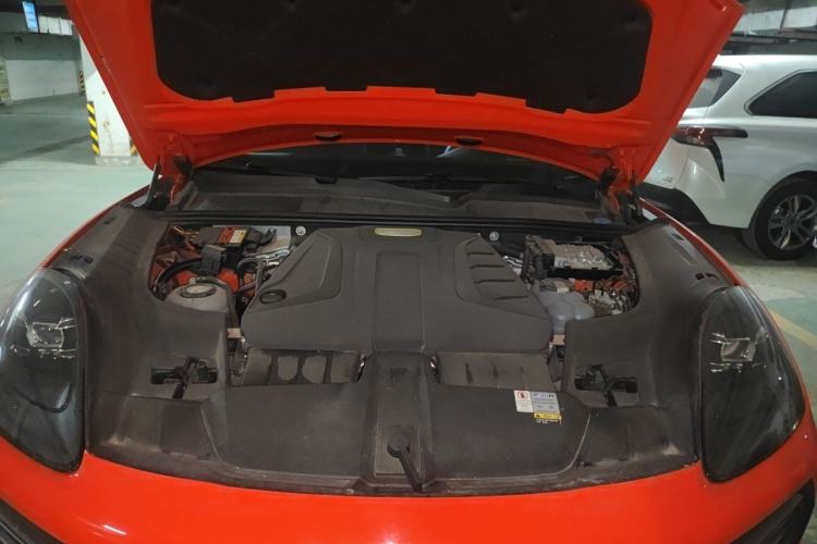 Used Porsche Cayenne E-Hybrid 2021 Cayenne E-Hybrid 2.0T Engine Bay