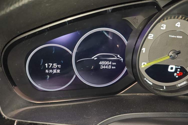 Used Porsche Cayenne E-Hybrid 2021 Cayenne E-Hybrid 2.0T Odometer Close Up