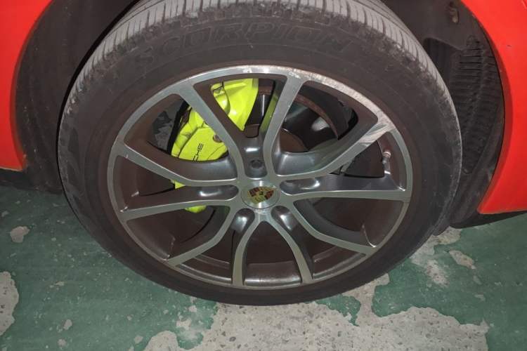 Used Porsche Cayenne E-Hybrid 2021 Cayenne E-Hybrid 2.0T Right Front Wheel Hub
