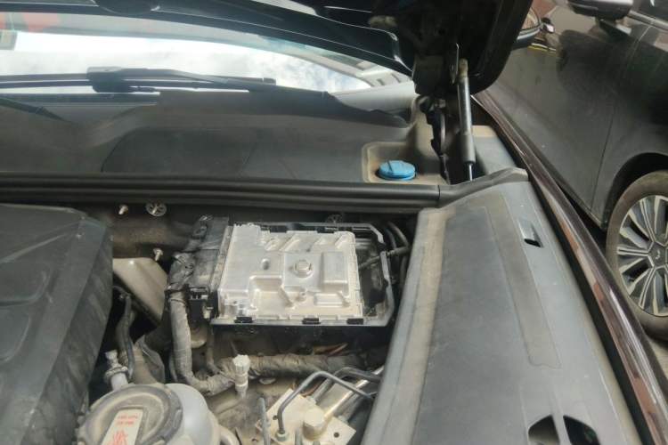 Used Porsche Cayenne E-Hybrid 2021 Cayenne E-Hybrid 2.0T Engine Bay Left
