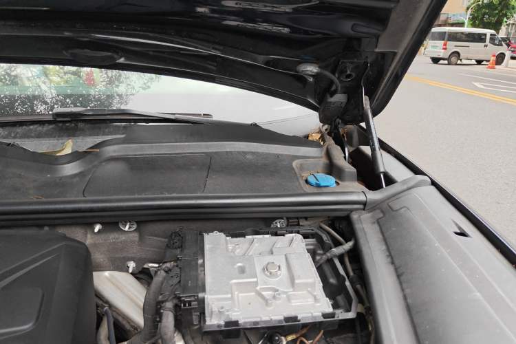 Used Porsche Cayenne E-Hybrid 2021 Cayenne E-Hybrid 2.0T Engine Bay Left
