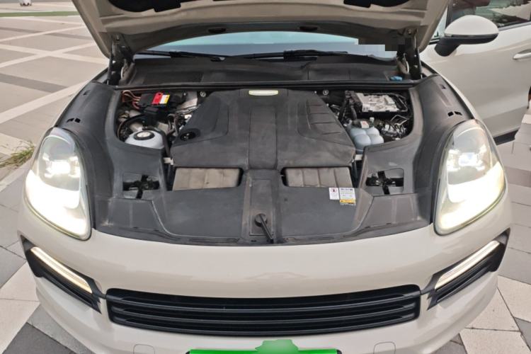 Used Porsche Cayenne E-Hybrid 2021 Cayenne E-Hybrid 2.0T Engine Bay