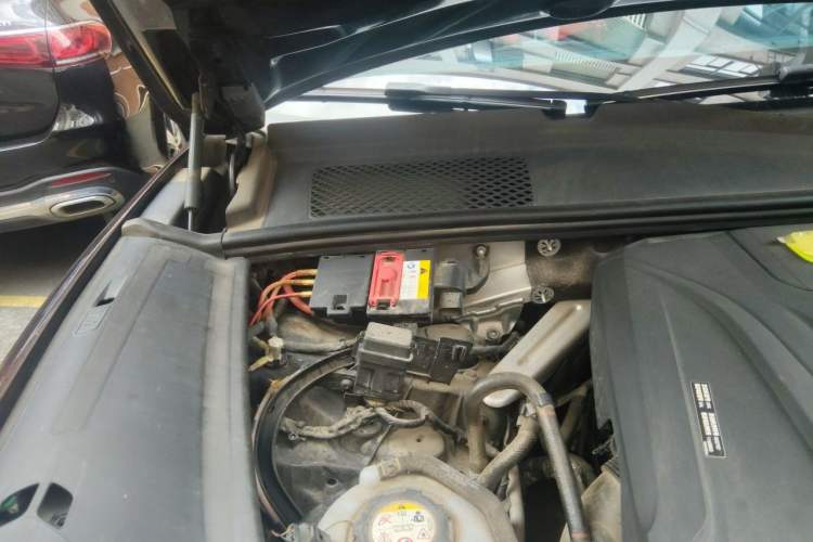 Used Porsche Cayenne E-Hybrid 2021 Cayenne E-Hybrid 2.0T Engine Bay Right