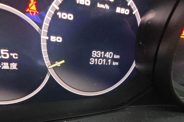 Used Porsche Cayenne E-Hybrid 2021 Cayenne E-Hybrid Coupé 2.0T Odometer Close Up
