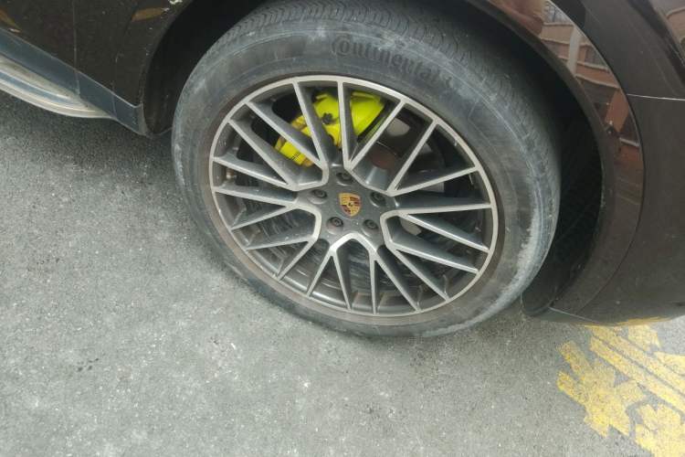 Used Porsche Cayenne E-Hybrid 2021 Cayenne E-Hybrid 2.0T Right Front Wheel Hub
