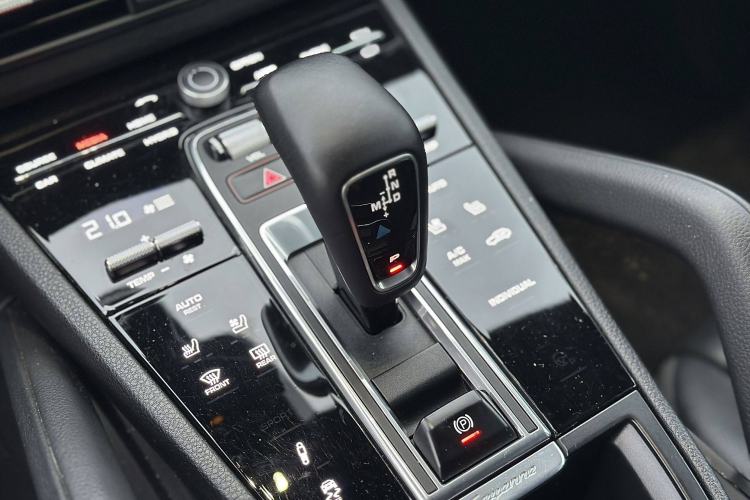 Used Porsche Cayenne E-Hybrid 2021 Cayenne E-Hybrid 2.0T Interior 2