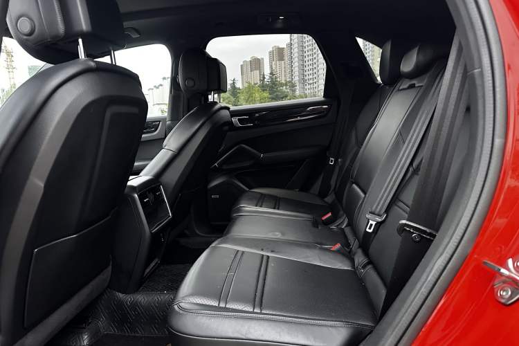 Used Porsche Cayenne E-Hybrid 2021 Cayenne E-Hybrid 2.0T Interior 4