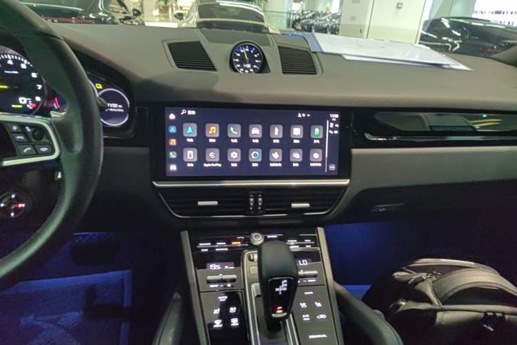 Used Porsche Cayenne E-Hybrid 2021 Cayenne E-Hybrid 2.0T Audio And AC Panel