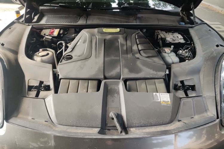 Used Porsche Cayenne E-Hybrid 2021 Cayenne E-Hybrid 2.0T Engine Bay