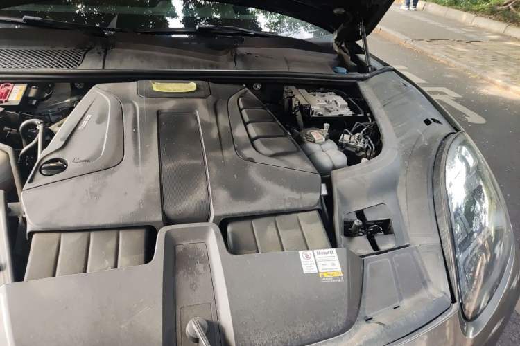 Used Porsche Cayenne E-Hybrid 2021 Cayenne E-Hybrid 2.0T Engine Bay Left