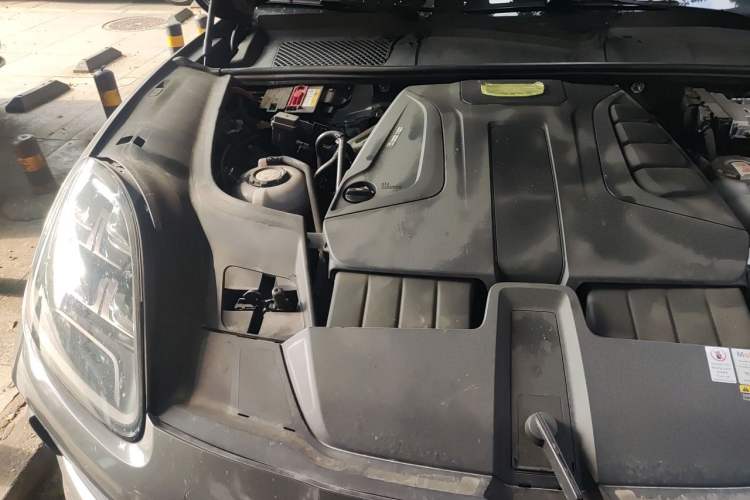 Used Porsche Cayenne E-Hybrid 2021 Cayenne E-Hybrid 2.0T Engine Bay Right