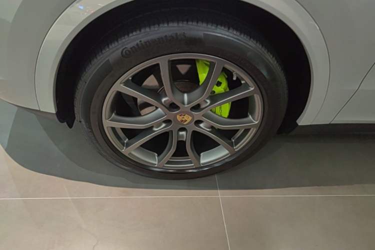 Used Porsche Cayenne E-Hybrid 2021 Cayenne E-Hybrid 2.0T Left Front Wheel Hub