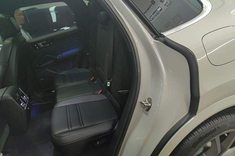 Used Porsche Cayenne E-Hybrid 2021 Cayenne E-Hybrid 2.0T Left Rear Seat