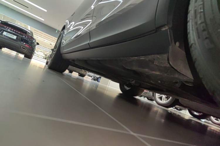 Used Porsche Cayenne E-Hybrid 2021 Cayenne E-Hybrid 2.0T Left Side Sill