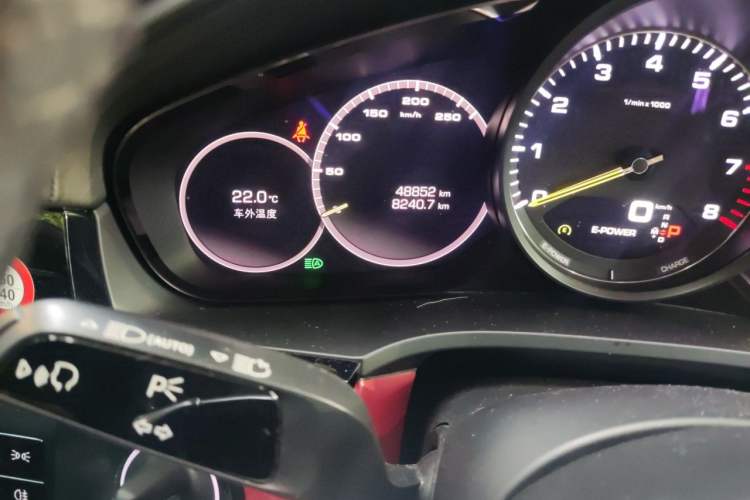 Used Porsche Cayenne E-Hybrid 2021 Cayenne E-Hybrid 2.0T Odometer Close Up