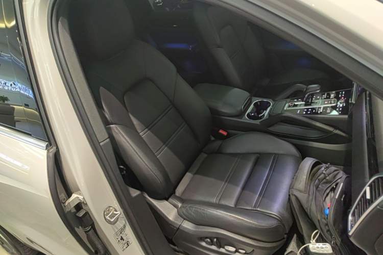 Used Porsche Cayenne E-Hybrid 2021 Cayenne E-Hybrid 2.0T Right Front Seat