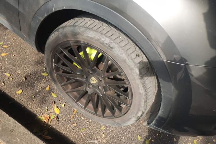 Used Porsche Cayenne E-Hybrid 2021 Cayenne E-Hybrid 2.0T Right Front Wheel Hub