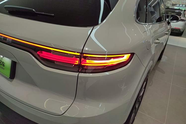 Used Porsche Cayenne E-Hybrid 2021 Cayenne E-Hybrid 2.0T Right Rear Taillight