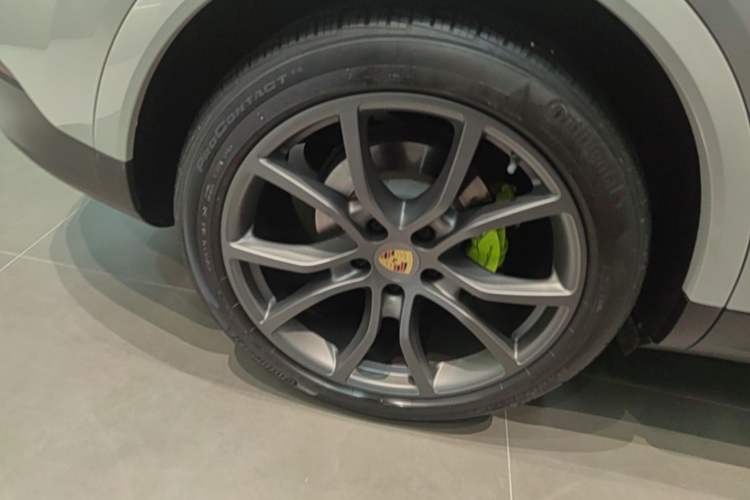 Used Porsche Cayenne E-Hybrid 2021 Cayenne E-Hybrid 2.0T Right Rear Wheel Hub