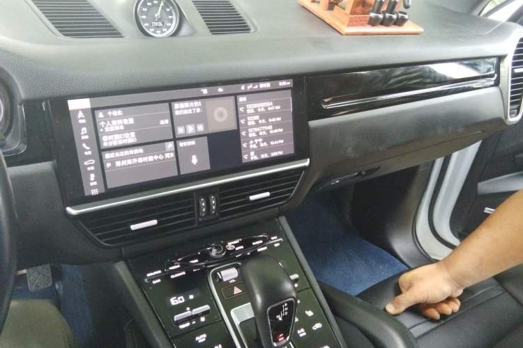 Used Porsche Cayenne E-Hybrid 2021 Cayenne E-Hybrid 2.0T Audio And AC Panel