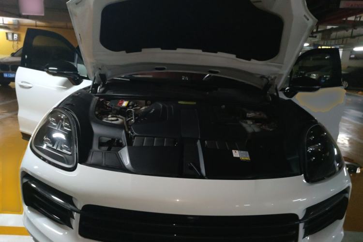 Used Porsche Cayenne E-Hybrid 2021 Cayenne E-Hybrid 2.0T Engine Bay