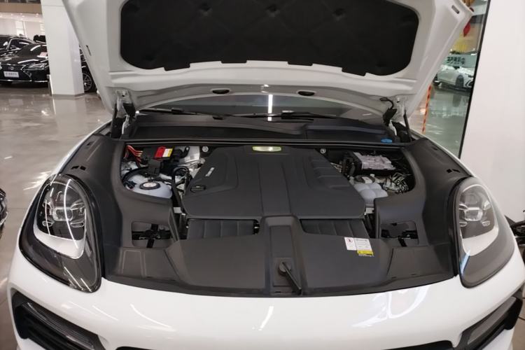 Used Porsche Cayenne E-Hybrid 2021 Cayenne E-Hybrid 2.0T Engine Bay