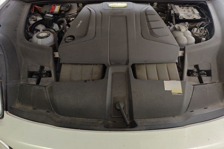 Used Porsche Cayenne E-Hybrid 2021 Cayenne E-Hybrid 2.0T Engine Bay