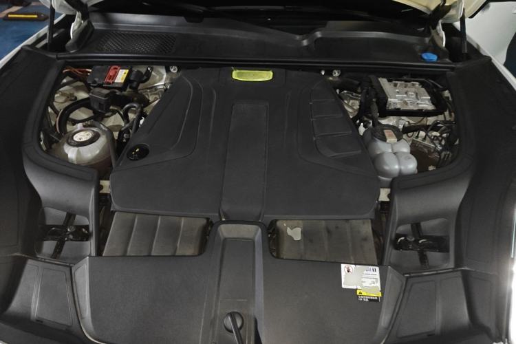 Used Porsche Cayenne E-Hybrid 2021 Cayenne E-Hybrid 2.0T Engine Bay